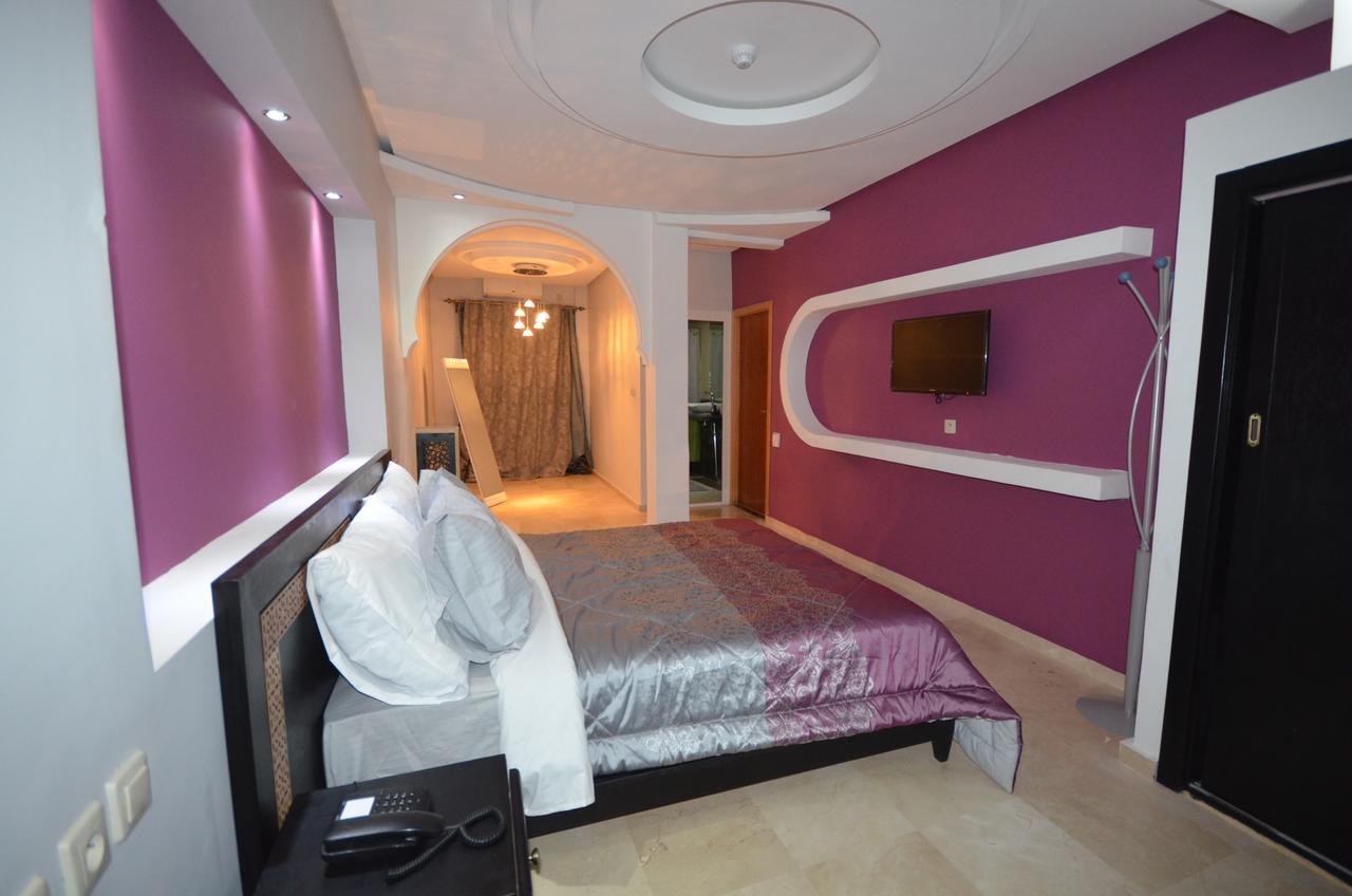 Hotel-Cafe-Restaurant Pyramides, เตซา ภายนอก รูปภาพ