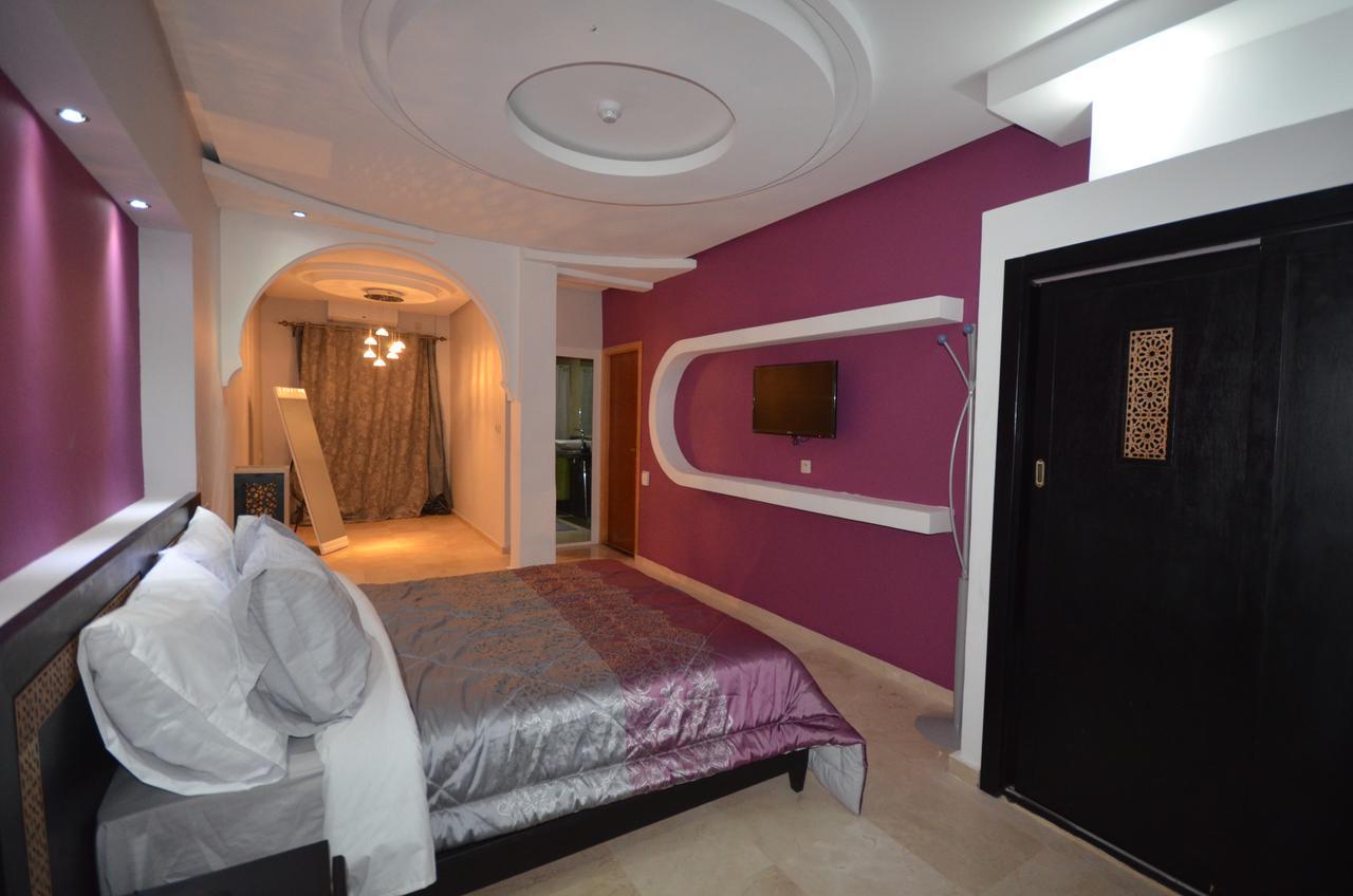 Hotel-Cafe-Restaurant Pyramides, เตซา ภายนอก รูปภาพ