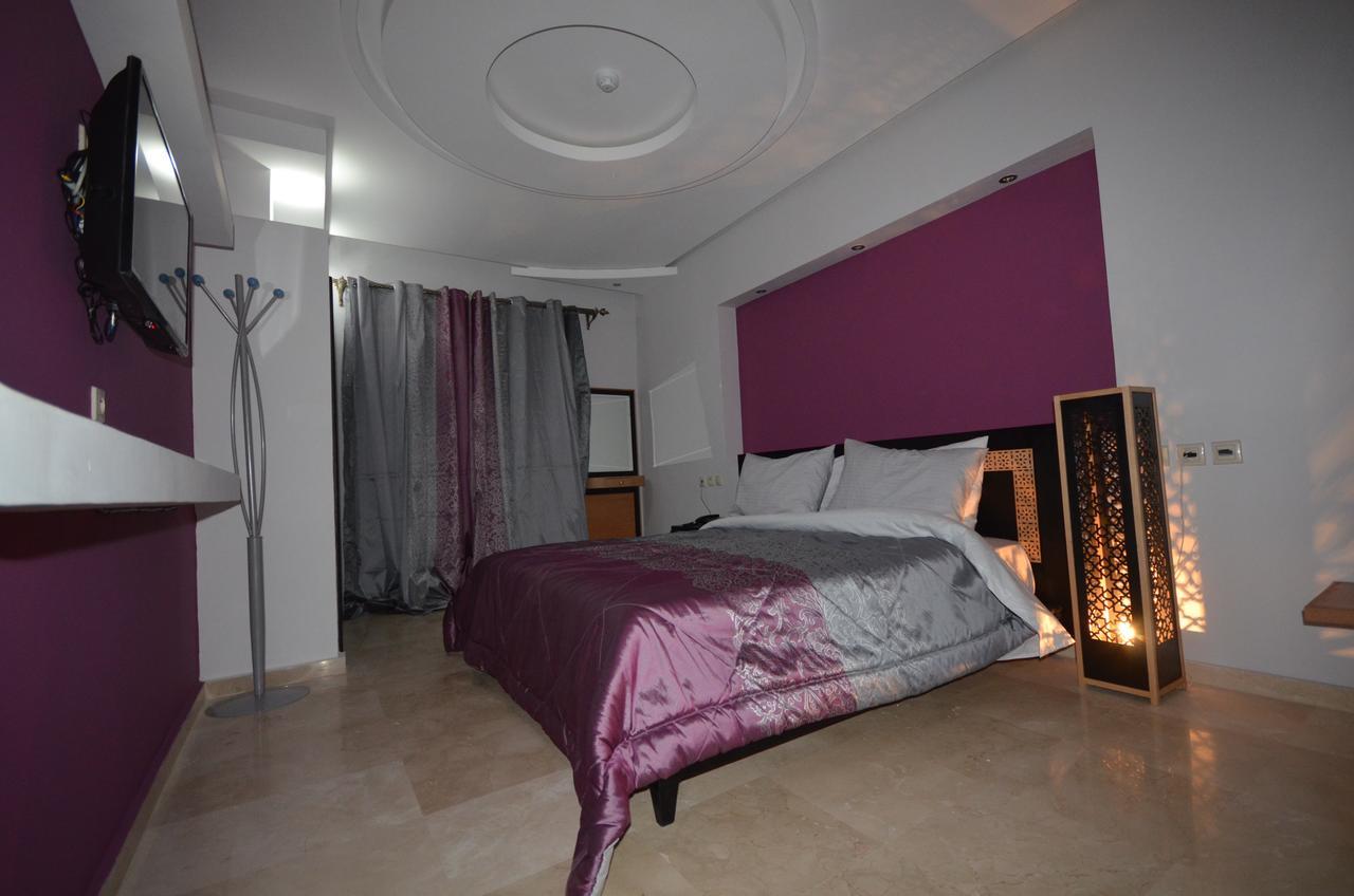 Hotel-Cafe-Restaurant Pyramides, เตซา ภายนอก รูปภาพ
