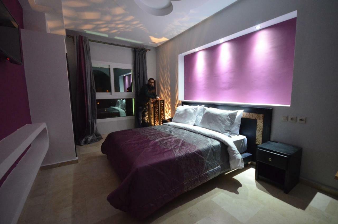Hotel-Cafe-Restaurant Pyramides, เตซา ภายนอก รูปภาพ